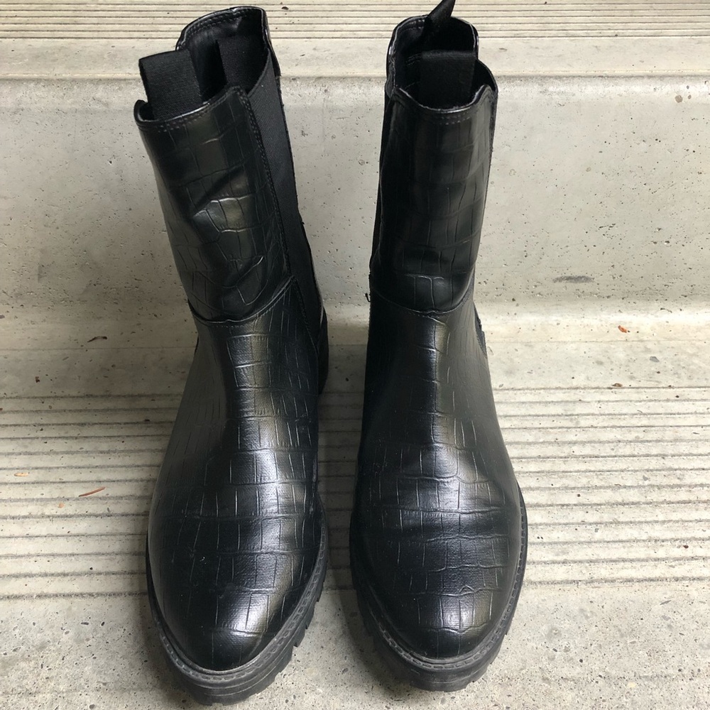 Design Lab melody croc embossed boots